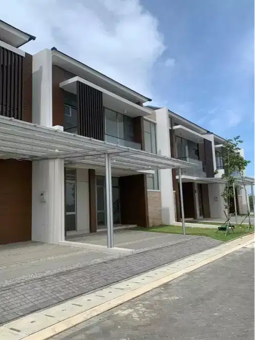 PIK2-дегі Simprug Residence-тегі көл көрінісі бар премиум үй