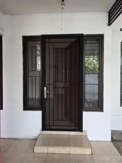 Cozy 2-Bedroom House, Corner Lot, Cool and Quiet Location