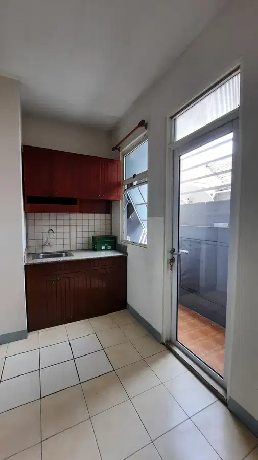 Furnished Townhouse on 2nd Floor, Clean and Comfortable