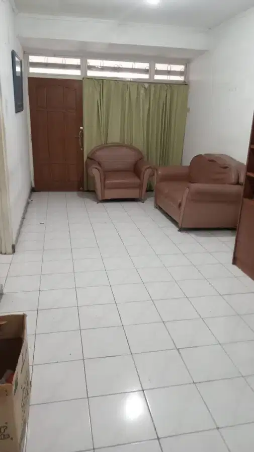 Одноэтажный дом в Darmo Permai Utara, Сурабая