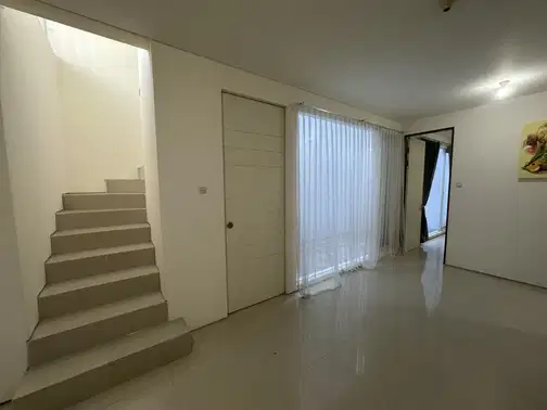 Modern Minimalist 2-Story House Near Multiple Universities and Amenities