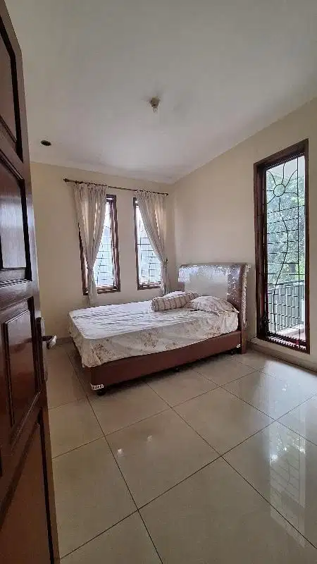 Bintaro Jaya 9-секторындағы толық жабдықталған үй
