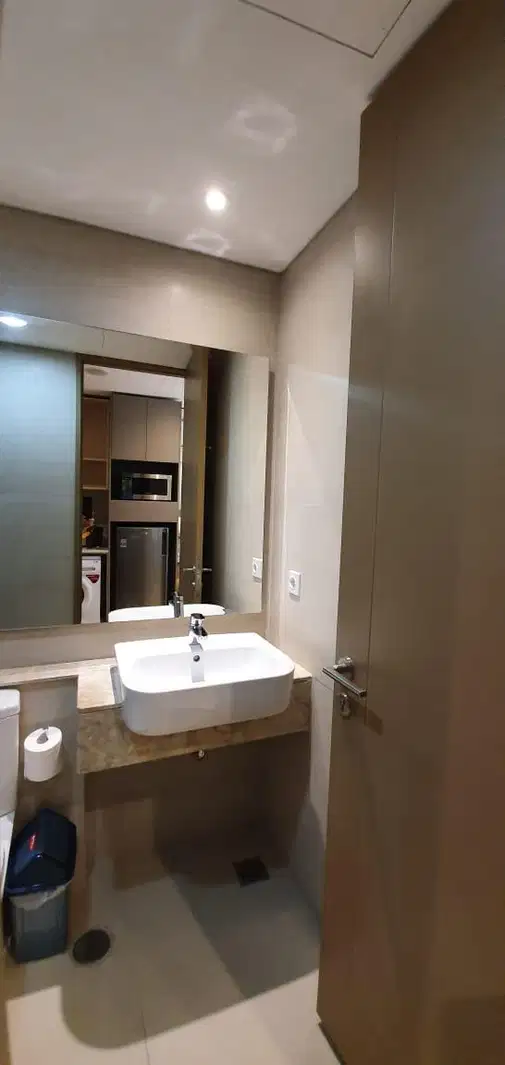 Goldcoast PIK студиялық пәтері, жүзу бассейінің көрінісі бар