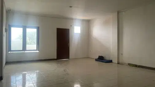 3-Story Commercial Shop/Building in Jelambar, Busy Street Location