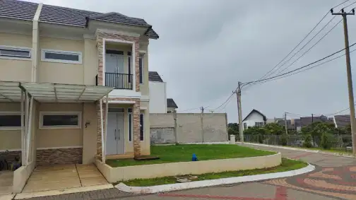 2-этажный дом в кластере Llanos, рядом с платной дорогой и станцией Cilebut