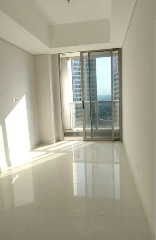 Taman Anggrek Residence-тегі бассейн көрінісі бар 2 бөлмелі пәтер