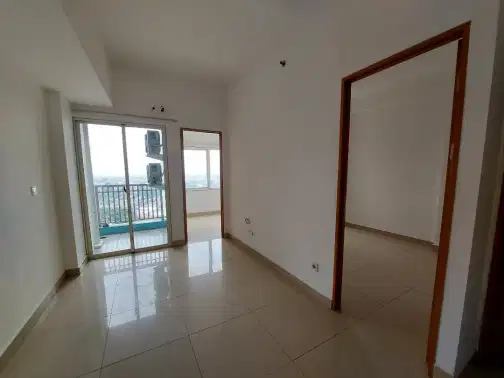 Modern Apartment Near Airport with AC Units