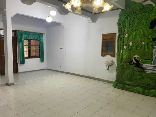 Spacious 3-Bedroom House with Multiple Amenities
