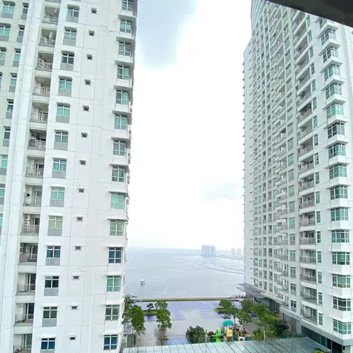 Studio Apartment with Sea View in Greenbay Pluit