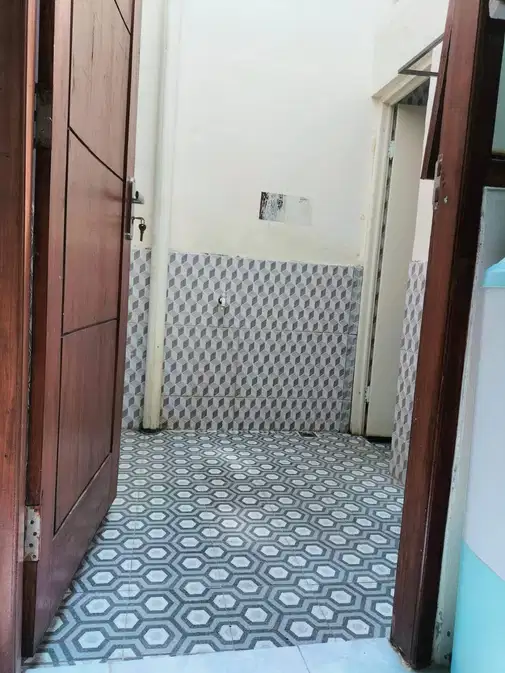 Green Joyoboyo Regency - Новий будинок з високими стелями та виходом у сад