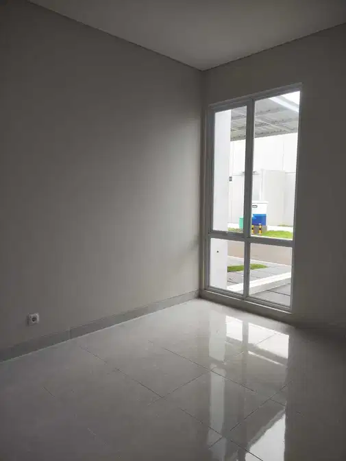 Hook Unit with Canopy, 3 Bedrooms, and AC in Paramount Tangerang