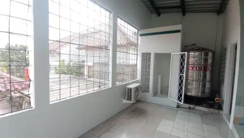 2.5 Story House, Flood-Free, Semi-Furnished, Convenient Location