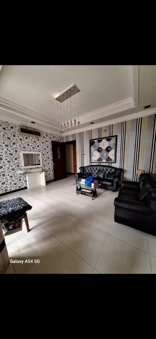 Spacious Renovated Interior with Modern Design