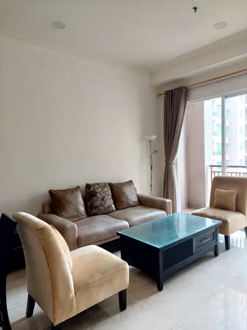 Senayan Residence пәтері - 2 жатқа бөлмелі, жиһаздары бар және гольф көрінісі бар