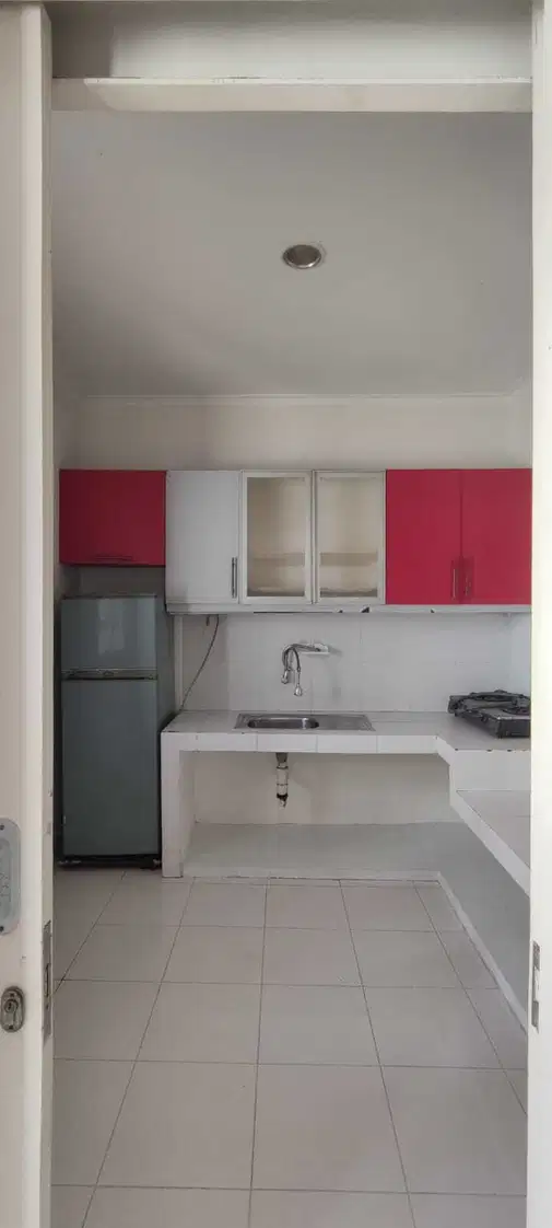 Spacious 3-Bedroom House with Modern Kitchen