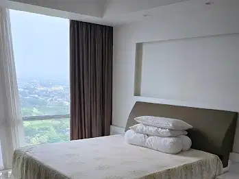 Furnished 2-Bed Apartment with Golf View