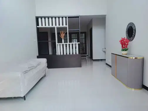 Современный 1.5-этажный дом в Fullertron Place Citraland, Западная Сурабая