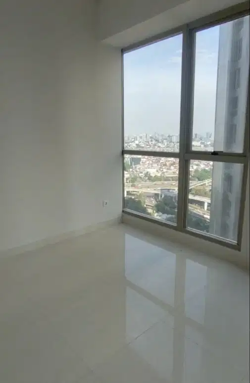 Taman Anggrek Residence-тегі бассейн көрінісі бар 2 бөлмелі пәтер