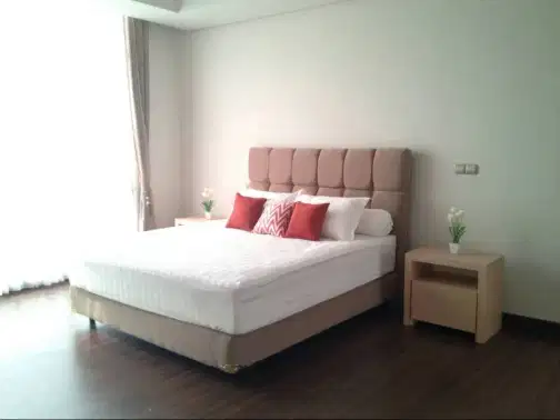 Luxurious Golf View Apartment with Private Lift and Full Furnishing