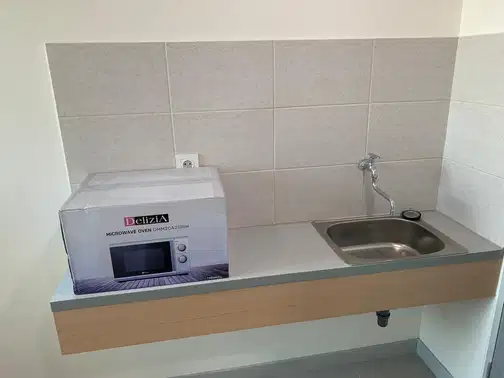 Осакадағы өзен көрінісі бар студиялық пәтер