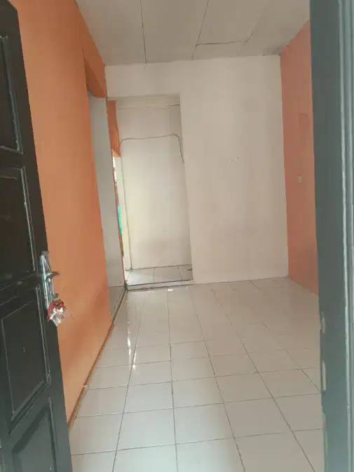 Годовой арендный дом рядом с Summarecon Bogor с хорошей циркуляцией воздуха