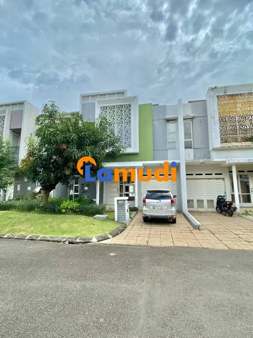Spacious 3-Bedroom House with Modern Kitchen