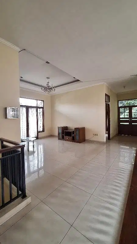 Bintaro Jaya 9-секторындағы толық жабдықталған үй