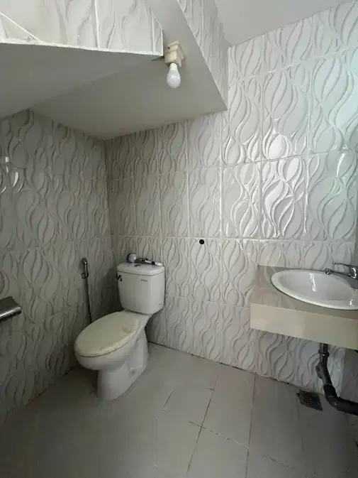 Spacious Multi-Room Property with Mountain Views in Sentul