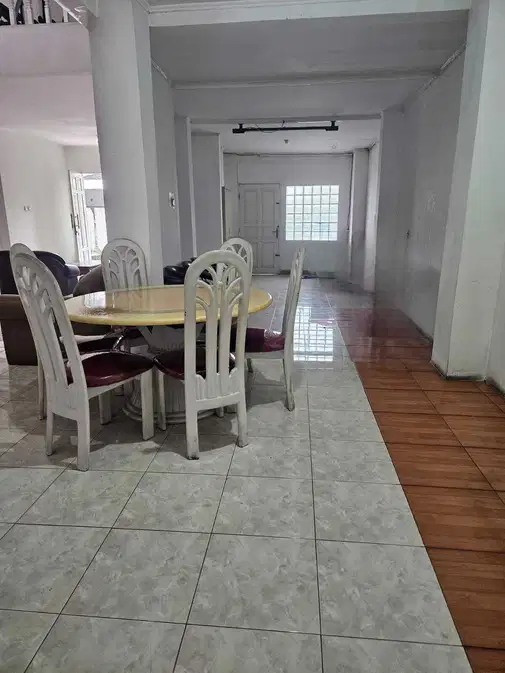 Spacious 4-Bedroom House with Multiple Amenities