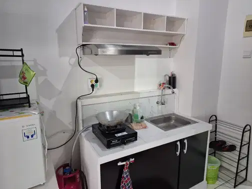 Large Studio Apartment with Furnished Kitchen and Bedroom