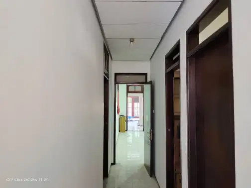 Стратегически расположенная недвижимость рядом с аэропортом Juanda с несколькими парковочными местами