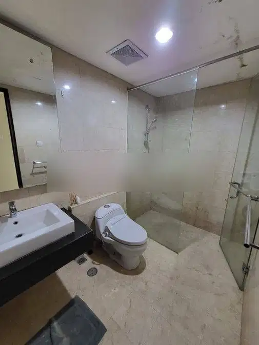 Royale Springhill 3 BR Apartment in Kemayoran with Multiple Facilities