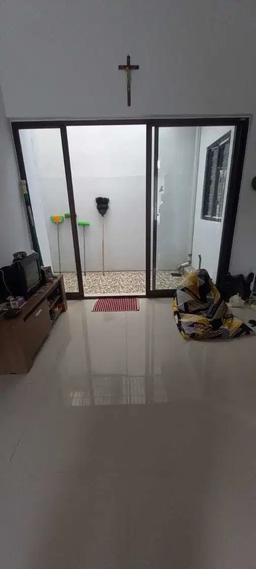 Semi-furnished 3BR House near Airport with AC