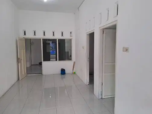 2-Story House in Strategic Kalijudan Area, 6 Bedrooms, Close to Universities