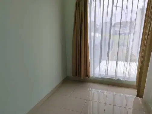 Easy Access Property with Multiple Amenities and Air Conditioning