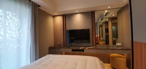 Goldcoast PIK студиялық пәтері, жүзу бассейінің көрінісі бар