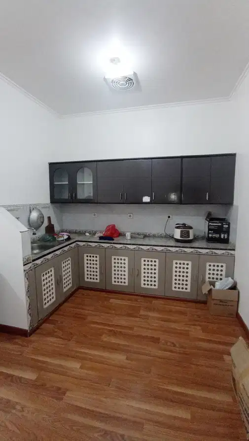2.5 Story House, Flood-Free, Semi-Furnished, Convenient Location