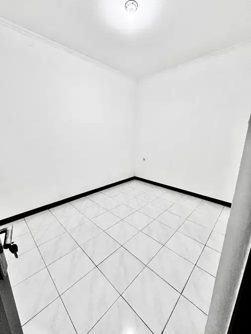 1.5-Story House with 3 Bedrooms, Large Space, AC Installations