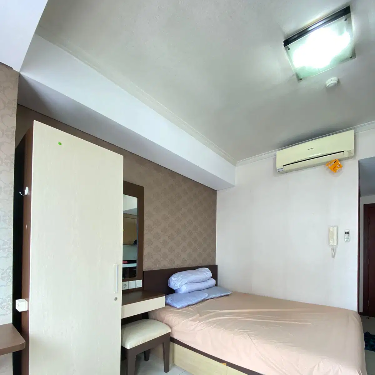 Furnished Studio Apartment with Pool View