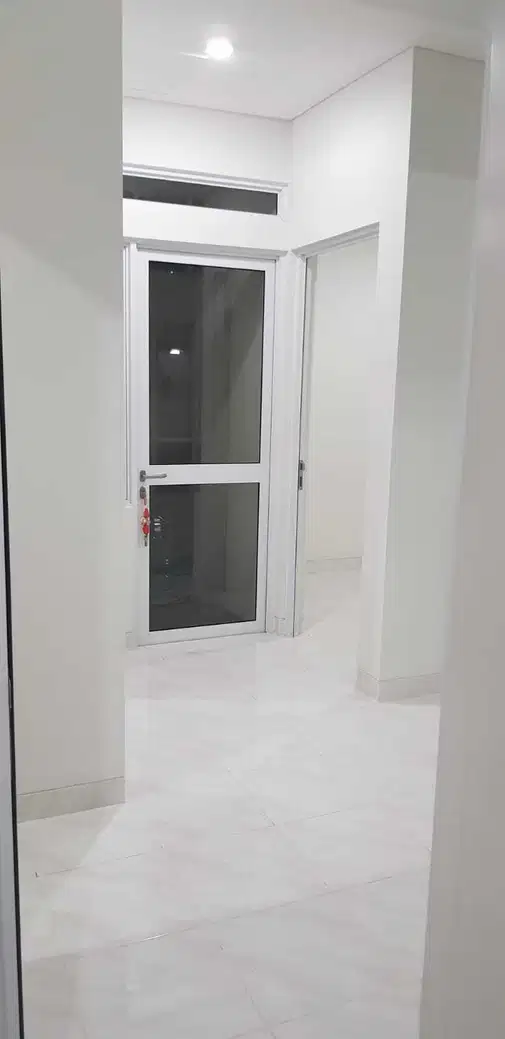 Hook Unit with Canopy, 3 Bedrooms, and AC in Paramount Tangerang