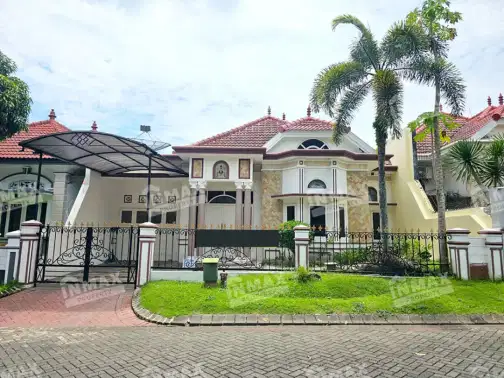 1.5-поверховий будинок у Istana Dieng, тихий та безпечний район