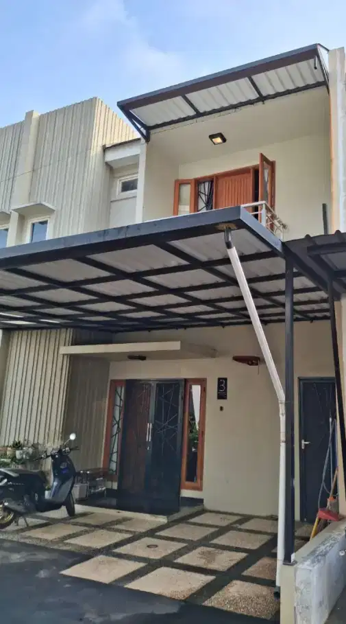 2-Story House in Quiet Cluster, Near Schools and Stations