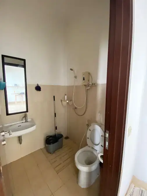 Spacious Property with Garden and Multiple Amenities