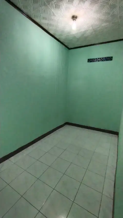 2-Story House with 4 Bedrooms Near City Center