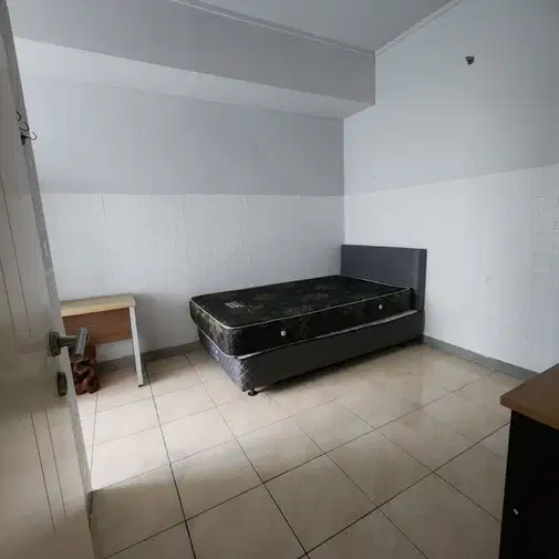 Semi-furnished 2BR Apartment at Seasons City