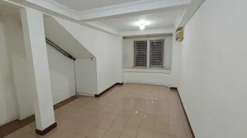 Spacious 4-Bedroom House with Multiple Amenities