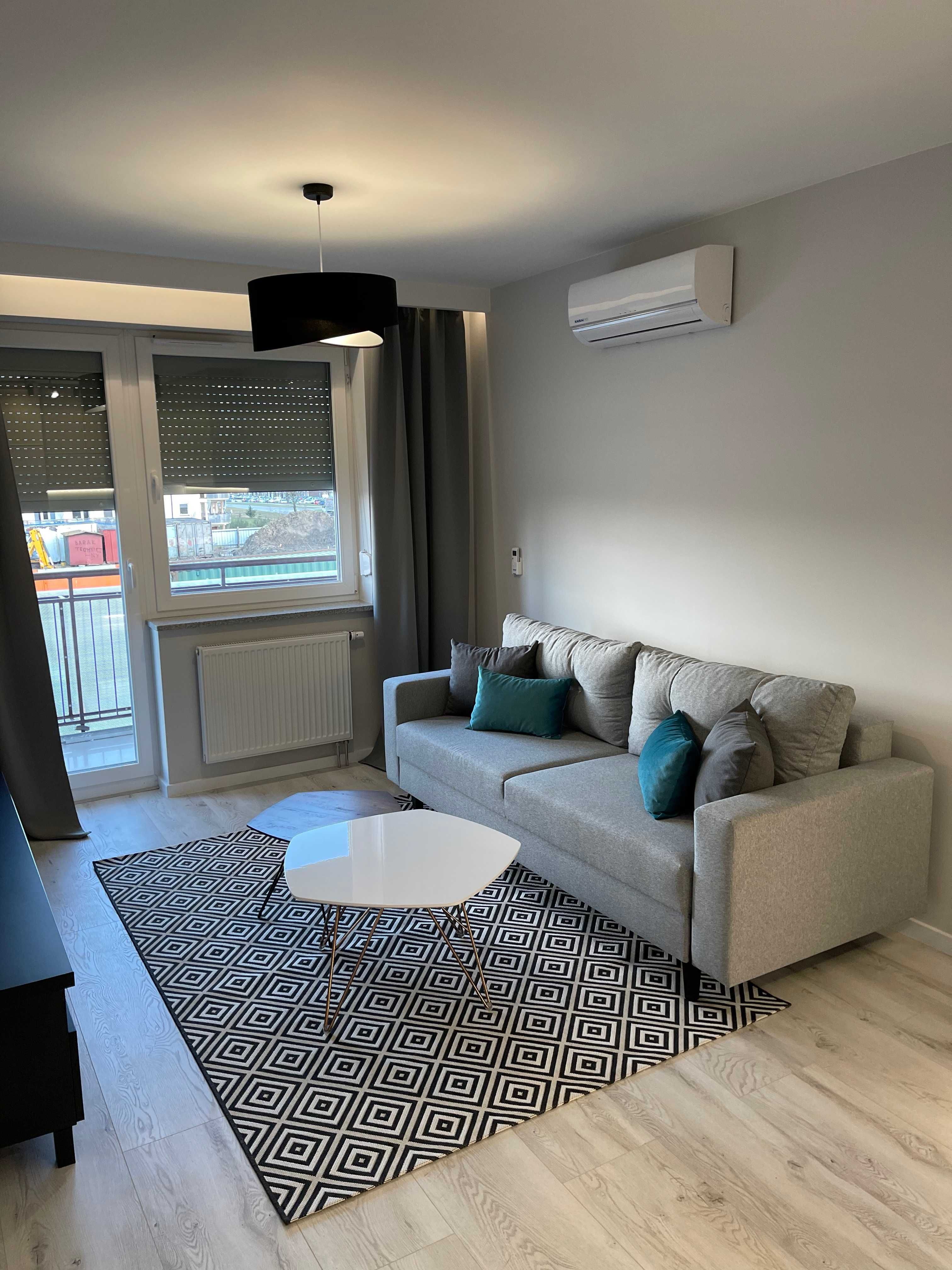 Modern Air-Conditioned 2-Bed Apartment with Balcony