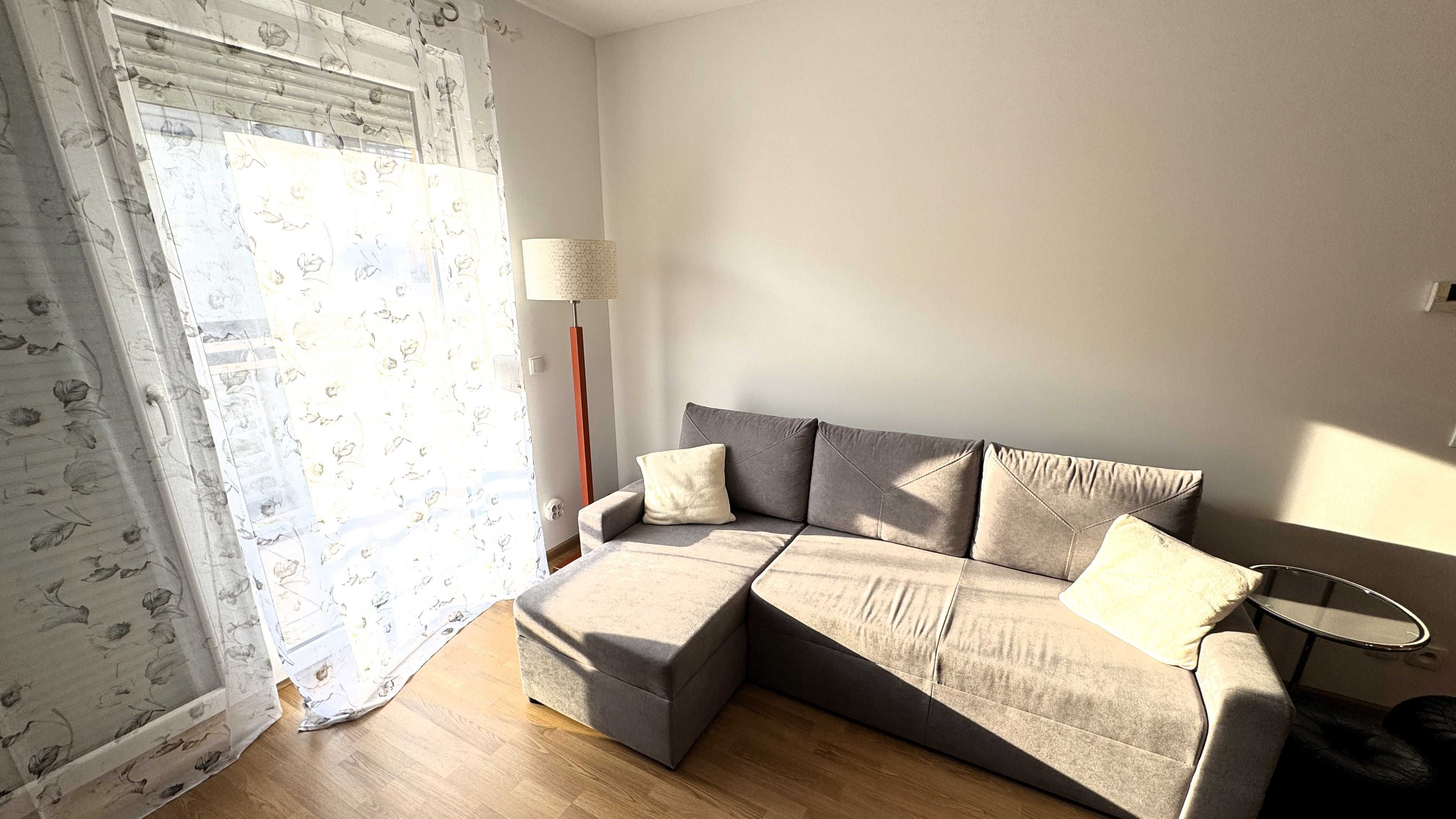 2-Room Apartment on Closed Estate near Park, Parking Included