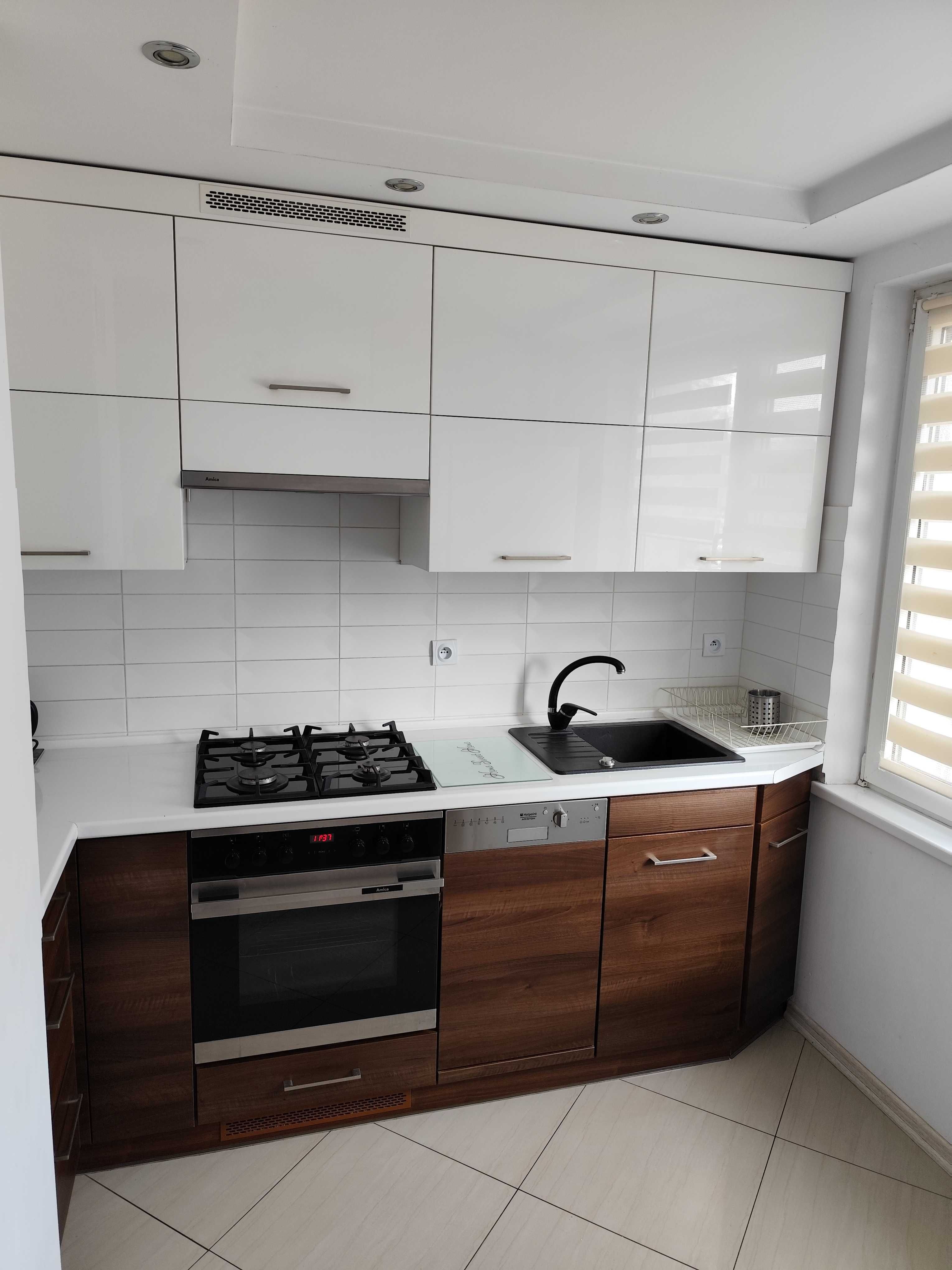 Modern 2-Room Apartment with Balcony Near Lake