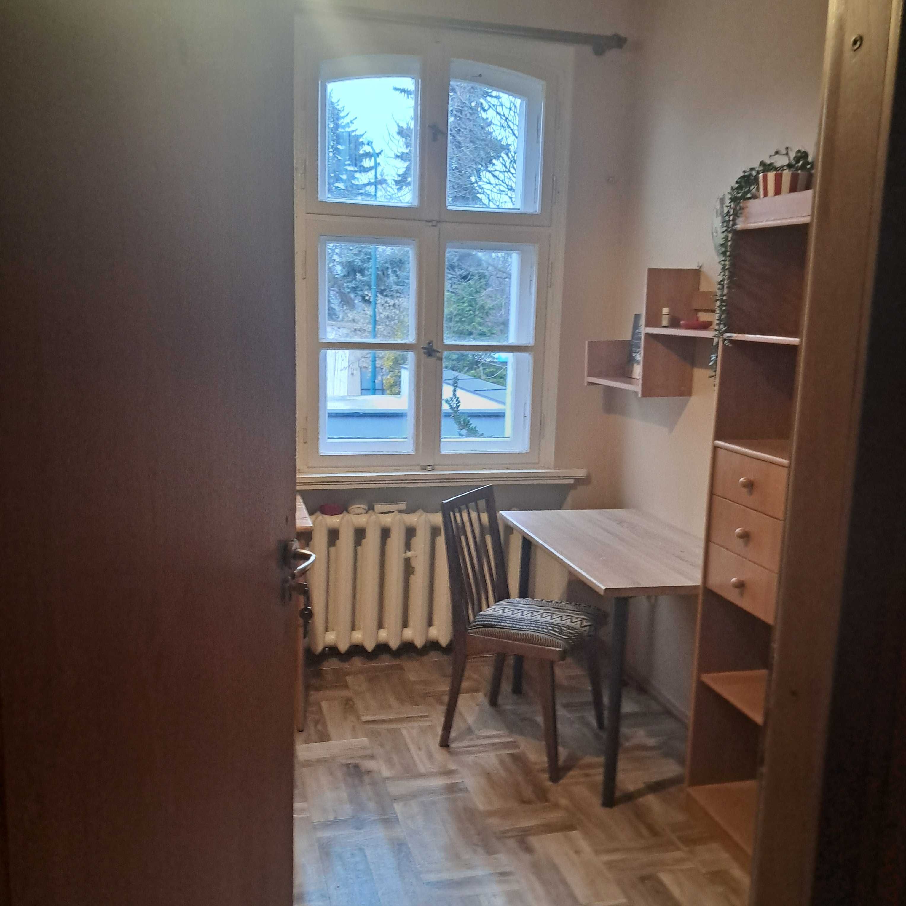 Single Room for Working Professional near Karlik Car Salon
